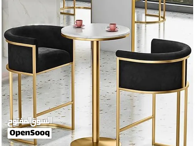 طقم طاولة بار مع كرسيين مودرن ذهبي – تفصيل حسب الطلب