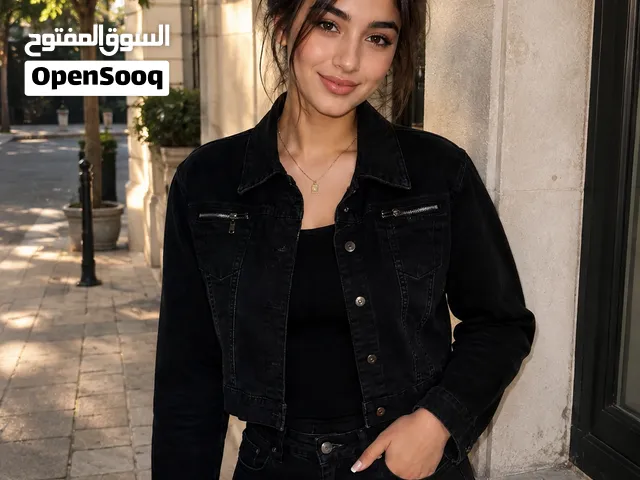 سترة كابوي اسود قماشها خفيف سعرها 15,000 تلبس قياس سمول وميديم