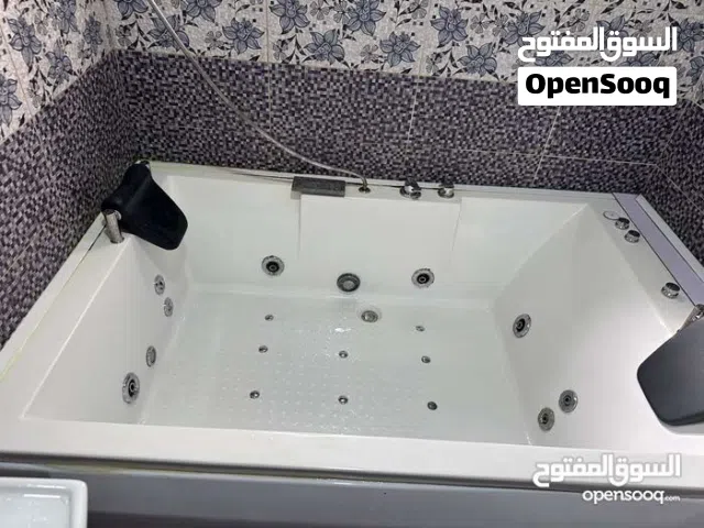 جاكوزي مجوز فاخر للبيع بحالة ممتازه استعمال بسيط