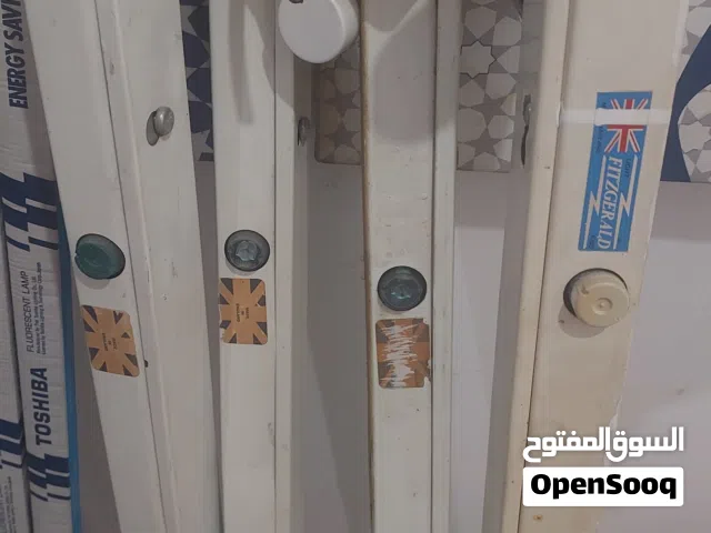 4 لمبات صناعة إنجلترا مع الأنابيب بحالة جيدة جدا.