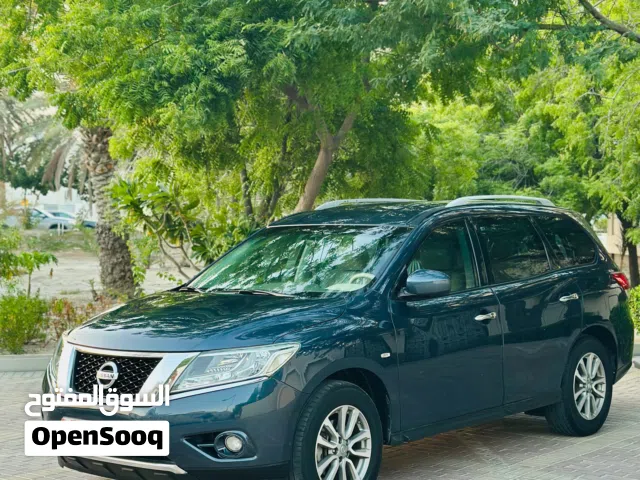 Nissan Pathfinder Year-2015 Passing & insurance April-2027 7 seater Jeep in excellent condition