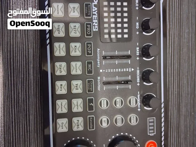 الجهاز الموجود في الصورة هو كرت الصوت ومكسر البث المباشر الاحترافي (PLAYERS F998 Live Sound Card Mix