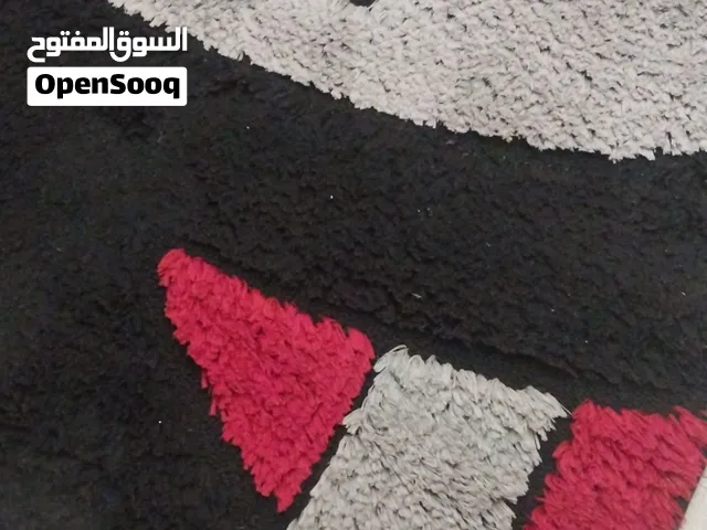 بساط بحالة جيدة زوز متر ف متر ونصف
