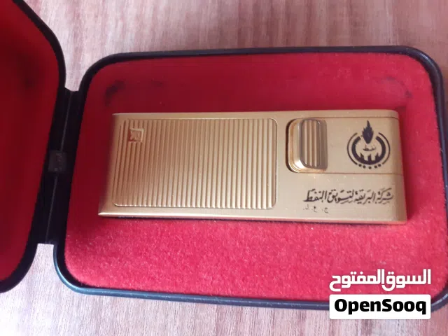 شعار نفط ليبيا على ولاعة ألماني مطلية بالذهب شيك جدااا