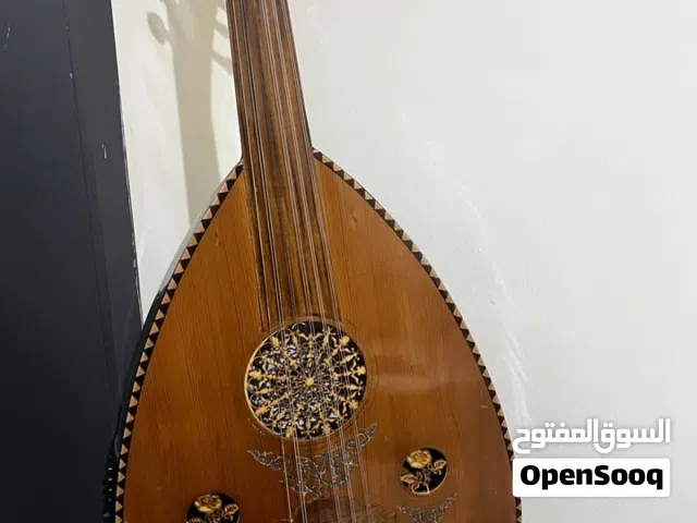عود كهربائي احترافي صوته جميل بحالة جيدة جدا مع شنطة جلد ...الصانع عيد جبر صناعة مصرية