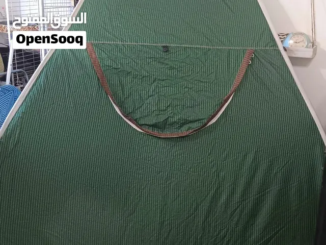ب 7 دينار نهائي خيمة رحلات بحالة ممتازة للبر والنزهات والصيد - طول: 220 سم-عرض: 165سم- عمق:165سم