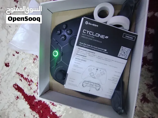 يد تحكم GameSir Cyclone  ممتازة بحالة الوكالة مع كرتونتها