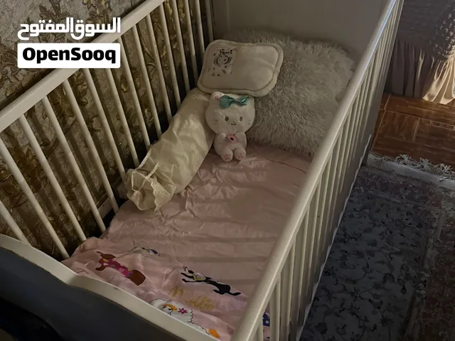 فراش أطفال من ايكيا كبير شوي مع فرشه