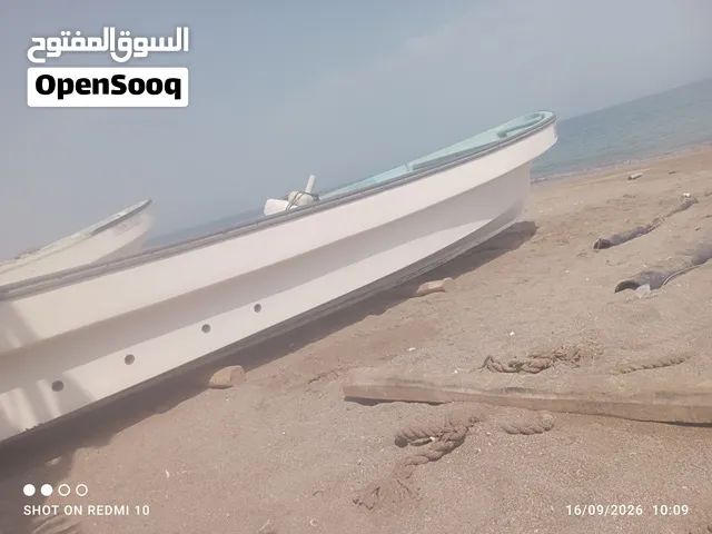 قارب للبيع 23قدم قيمه القارب700