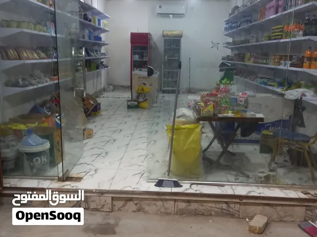 محل اسواق للبيع مع كافه المنتجات الموجوده فيه. الموقع: ابي الخصيب_شارع حمدان_ قرب المستوصف.