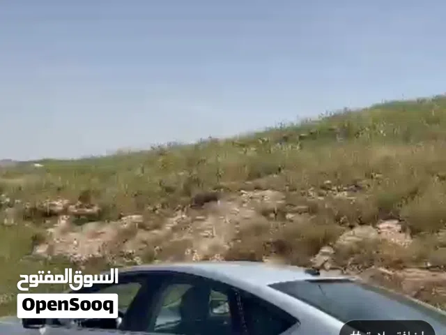 أرض رائعة عالية ومطلة قرب السرو منطقة فلل حديثة تصلح للسكن أو للإستثمار القريب تنازل فوري من المالك
