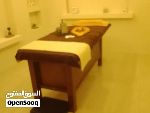 تخت مساج فاخر بحالة جيدة(جديد تماماً)  الحالة: جديد تماماً (غير مستعمل).