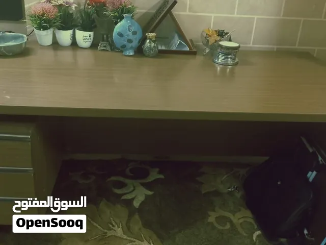 مكتب بحاله جيده