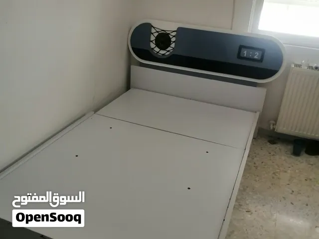 تخت مفرد و نص