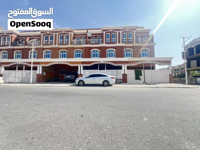 فيلا تاون هاوس للبيع على شارع محمد بن زايد مباشرة
