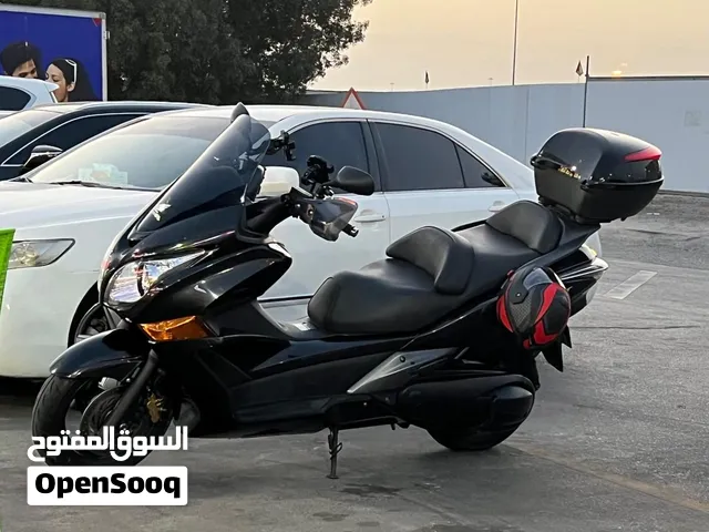 هوندا سيلفر وينج GT ماكسي سكوتر أسود ميتاليك بحالة نادرة كالجديدة.