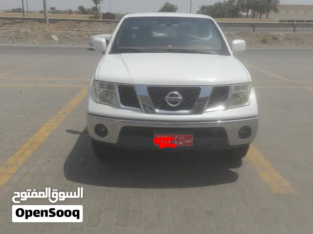 نافارا للبيع السياره تجديد سنه اطارات جديده فيها صوط يروح ويرجع في الكرنكيس السياره شغاله