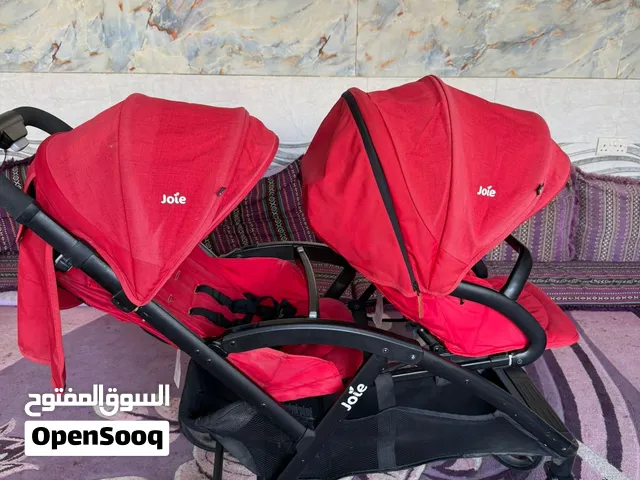 عربة توام شبه جديدة من سنتربوينت