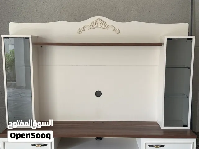 طاولة تلفزيون