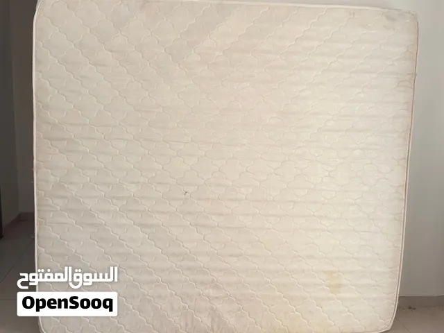 سرير مستعمل بحالة جيدة للبيع