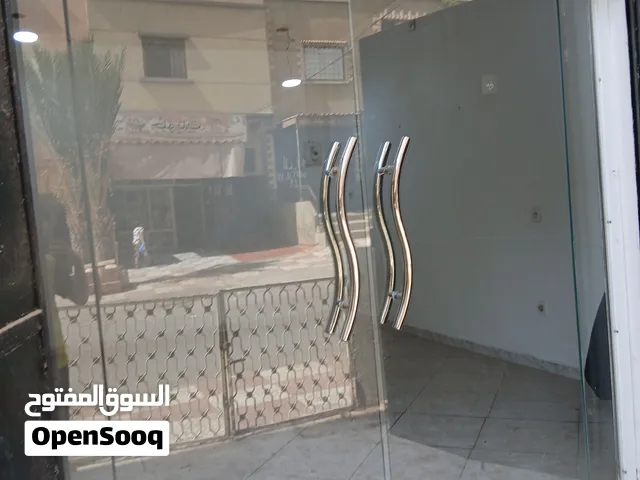 فيترينا للبيع في وهران