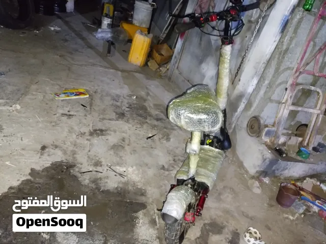 سكوتر الوحش مستخدم نضيف جدا ماشي قليل محتاج الرجال بيس السعر 800 وخمسين سعودي قايل لي التفاوض