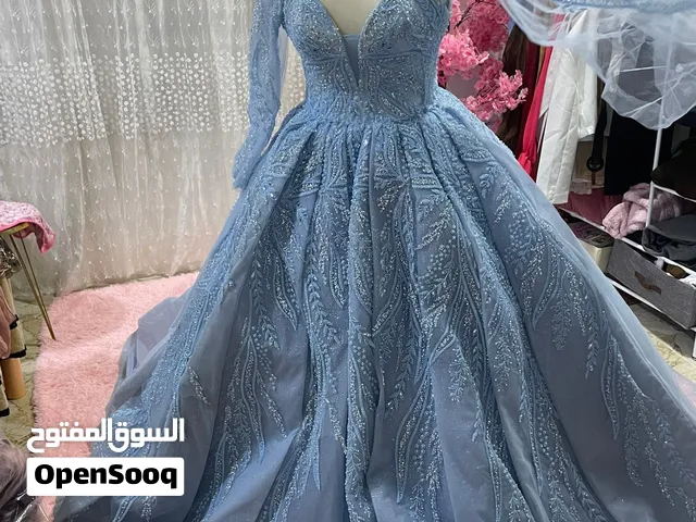 بدلة خطبة نظيفة و مابيها اي عيب سعرها 75