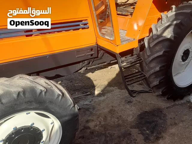 تركتر او جرار زراعي فيت سته سلندر شغال ما شاء الله ركب واشتغل طبعا دفع رباعي