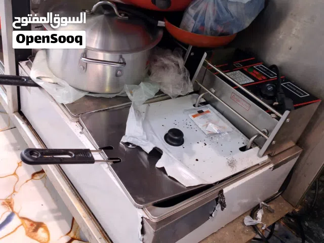 عندي اغراض للبيع بكافتيريا في دبي