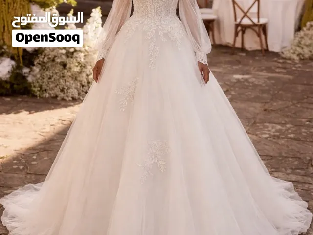 فستان زفاف فاخر جديد بتصميم أنيق