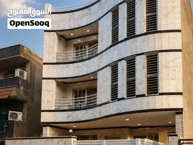 بناية حديثة للبيع في مكان مميز قرب جسر الصرافية على شارع عريض وقرب الشارع العام  ثلاث طوابق