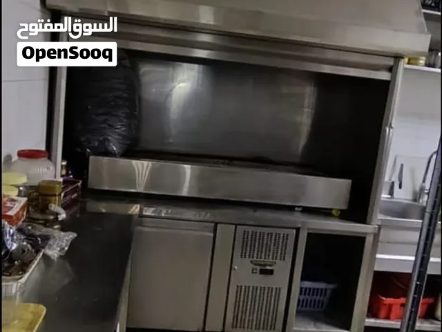 عدة مطعم نظيفة بحالة مستعملة جيدة جداً ممكن النقاش بالسعر اكثر اذا كنت تريد شراء جميع الأغراض