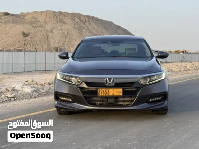 هوندا اكورد 2018  EX-L 20 بحالة ممتازة ممشى بسيط جدا و مواصفات عالية