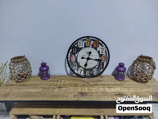 ترابيزة تلفزيون (TV Unit) خشب طبيعي وشاسيه حديد - تصميم الـ Industrial الشيك
