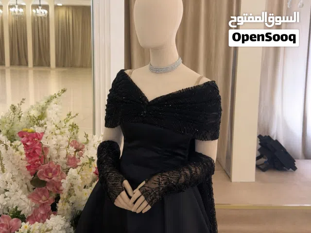 فستان اسود مفصل قابل لتصغير  سعر تفصيل 1759 سعر البيع 1359 سعر قابل لتفاوض