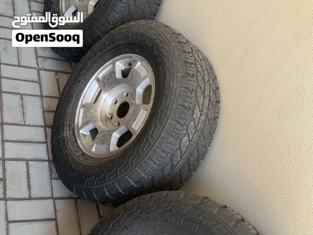 للبيع شبك سلفرادو 2013 + ديكور باب داخلي لنفس السيارة + تواير مع رنقات الوكالة بكامل الملحقات
