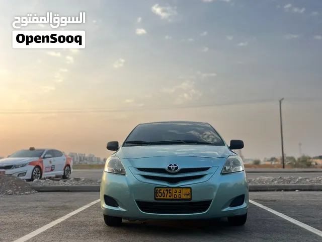 تويوتا ياريس للبيع نظيف جداً