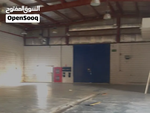 مساحه ارض فضاء ومخازن بالاحمدي 10000 متر