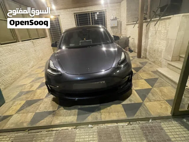 تيسلا موديل 3 2023 كهربائية كوبيه بأمريكية مع حسنات أمامية وخلفية