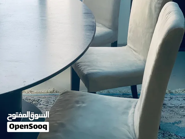 طاولة طعام بيضاويه كبيره