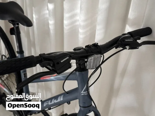 دراجة رياضية أصلية Fuji Absolute 1.9 بحالة ممتازة جدًا، نظيفة وكأنها جديدة.