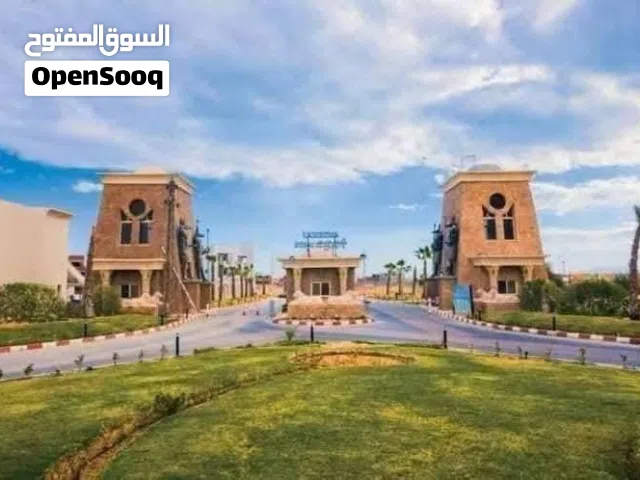 شاليه إيجار بقريه لاسرينا العين السخنه ثلاث غرف واثنين حمام على حمام السباحة مباشر