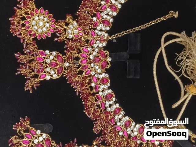 طقم إكسسوار هندي فاخر (عقد + حلق + إكسسوار للشعر)