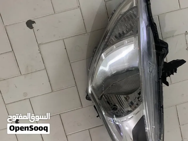 فانوس نيسان صنى 2025 امامى يسار اصلى وكاله جديد وليس تجارى بدون لمبات
