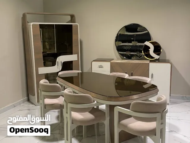 السفرة المودرن المستورد  مكونه من( 4) قطع جوزي فاتح + زجاج بني عاكس 10مم سيكوريت  سفرة 6