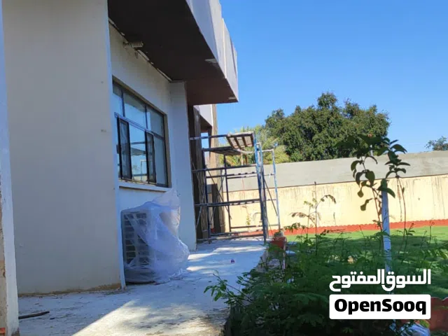 خلفه بناء طابوك بلوك فرمستون ولبخ  وبياض وسيراميك  عمل درجه اولى