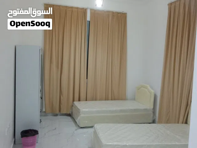 غرفة مؤثثة مع دورة مياه للموظفين بالموالح الجنوبية