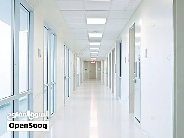 مبنى تجاري للايجار يقع في وسط المدينه الزاوية المركز يتكون المبنى من ثلاته طوايق المبني موقعه ممتاز