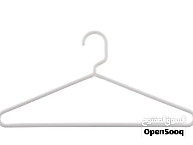 علاقات ملابس   Clothes hangers علاقات ملابس حديدية بحالة ممتازة جدا
