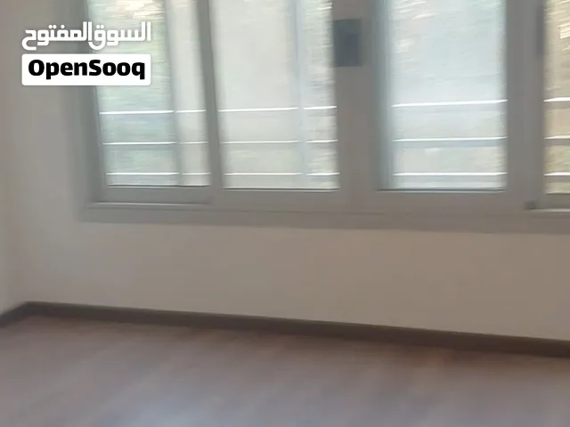 شقه للايجار في كومباوند بموقع متميز في التجمع الاول